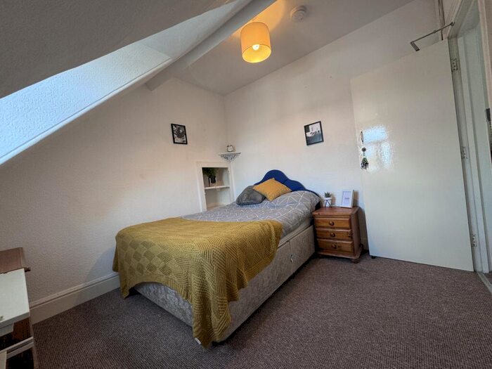 3 Bedroom Apartment To Rent In Headland Park Flat, PL4