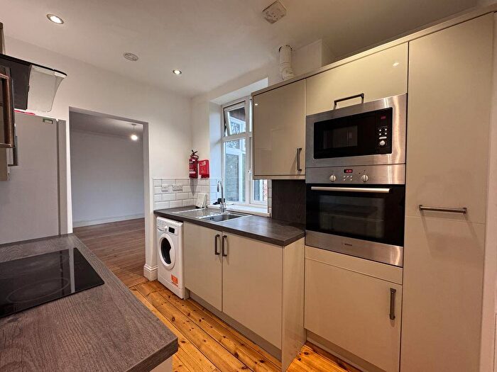 3 Bedroom Flat For Sale In Addycombe Terrace, NE6