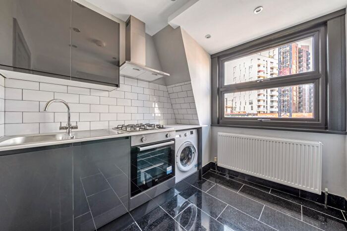 2 Bedroom Flat For Sale In Maidenhead, Berkshire, SL6