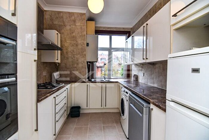 2 Bedroom Flat To Rent In Canfield Gardens, Hampstead, London, NW6