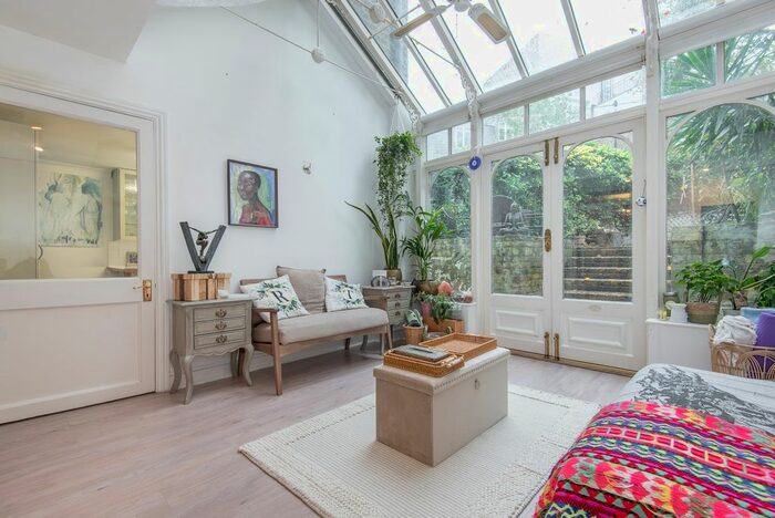 1 Bedroom Flat To Rent In Warwick Gardens, London, W14