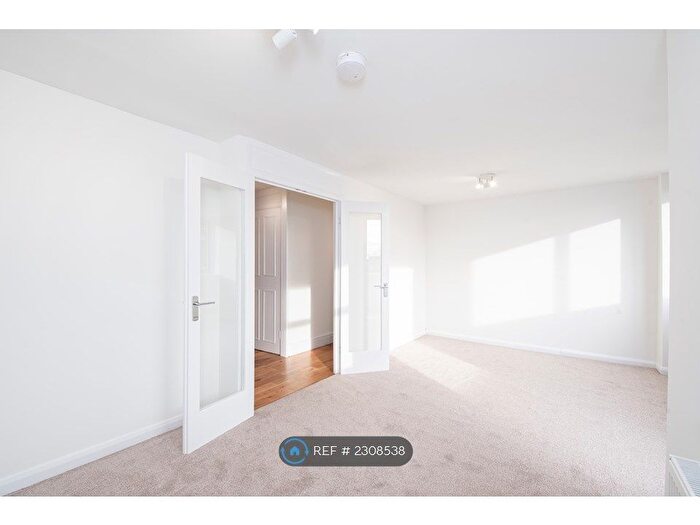 4 Bedroom Flat To Rent In Anglebury, London, W2