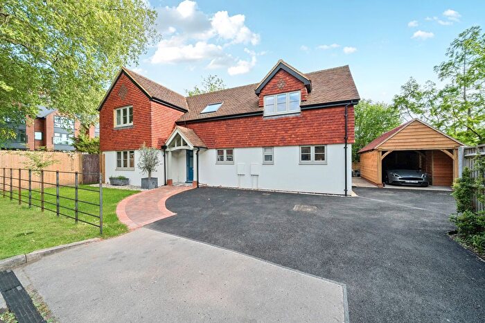 4 Bedroom Detached House For Sale In Newstead Close, Godalming, GU7