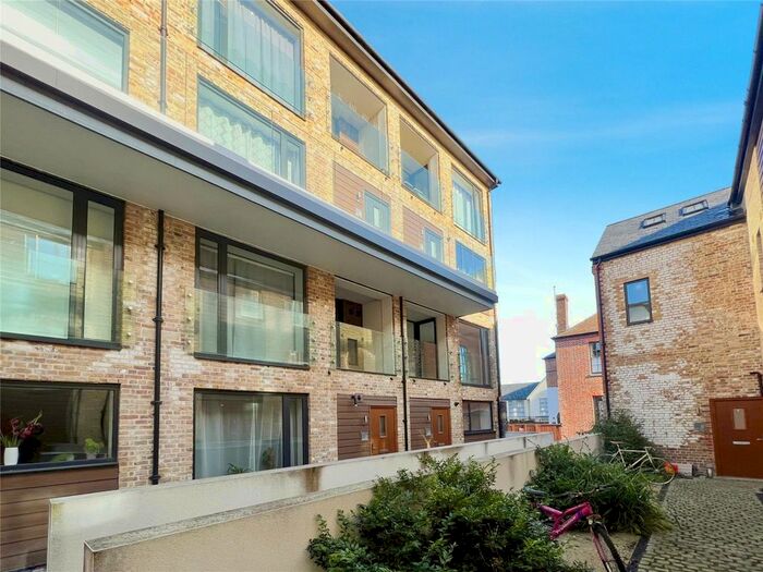 2 Bedroom Flat To Rent In Stour Street, Canterbury, Kent, CT1