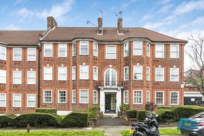 2 Bedroom Flat To Rent In Queensborough Court, North Circular Road, N3