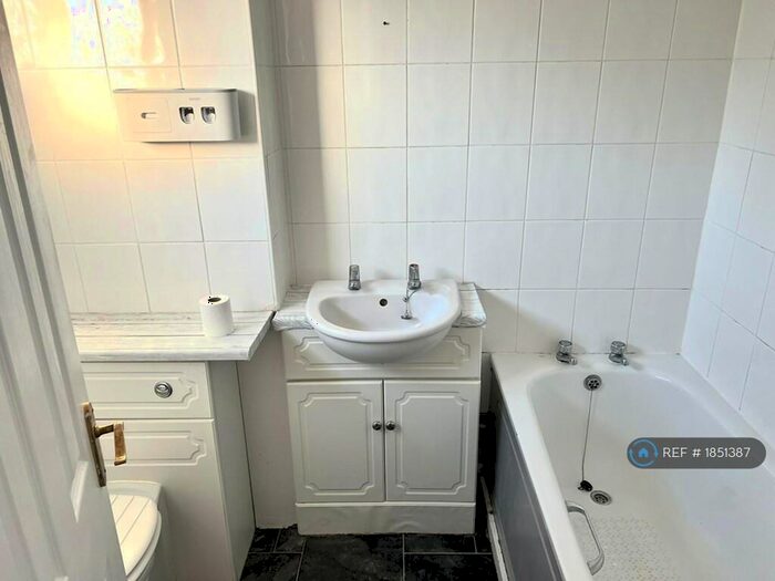 4 Bedroom End Of Terrace House To Rent In Headingly Cresent, Darlington, DL1