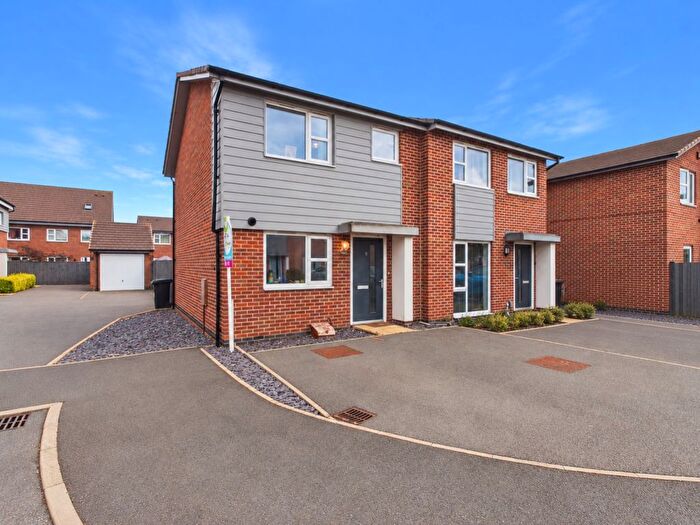 2 Bedroom Semi-Detached House For Sale In Harvest Close, Beeston, Nottingham, Nottinghamshire, NG9