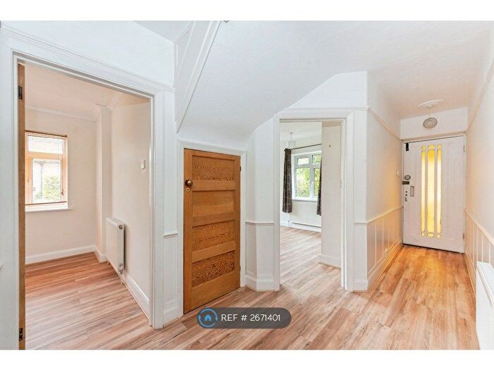 2 Bedroom Flat To Rent In Amyand Park Road, Twickenham, TW1