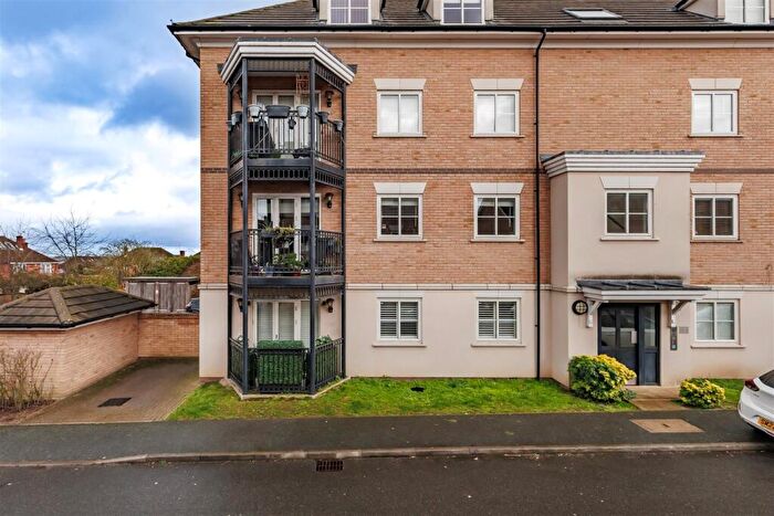 2 Bedroom Flat For Sale In Buckingham Road, Epping, CM16