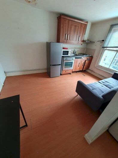 Studio To Rent In Brockley Road, London, SE4