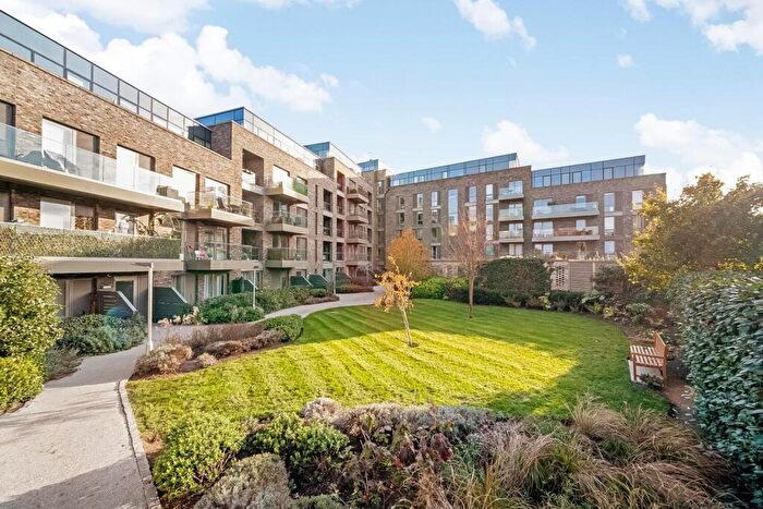 2 Bedroom Flat To Rent In Woods Road, Peckham, London, SE15