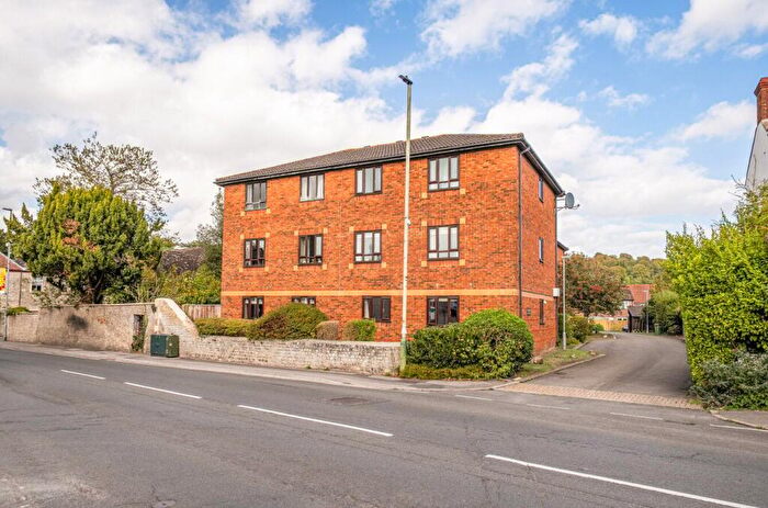 2 Bedroom Flat For Sale In Buttons Yard, Warminster, BA12