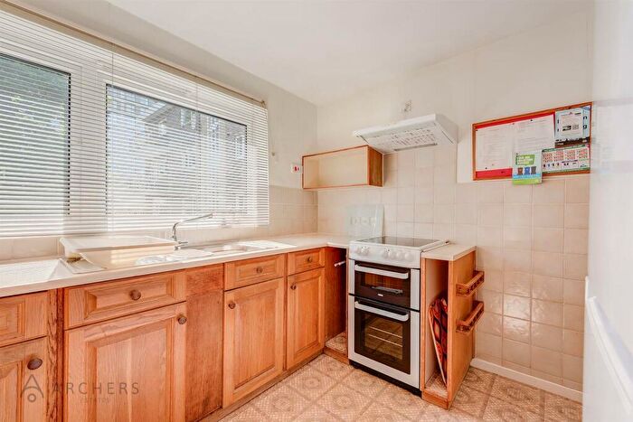 2 Bedroom Flat For Sale In Chesterwood Drive, Broomhill, Sheffield, S10
