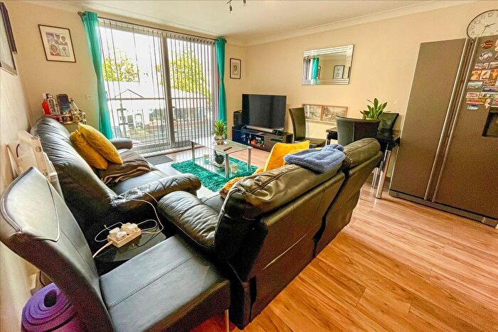 1 Bedroom Flat For Sale In Bergenia House, Feltham, Middlesex, TW13