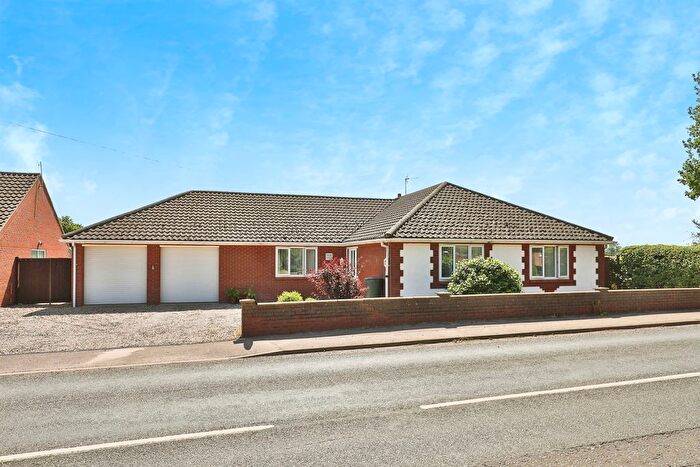 4 Bedroom Detached Bungalow For Sale In High Road, Beighton, Norwich, NR13