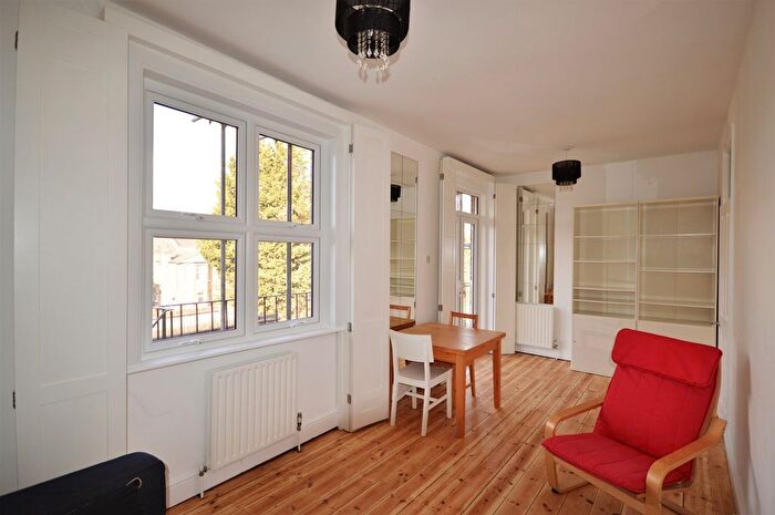 2 Bedroom Flat To Rent In Green Lanes, London, N13