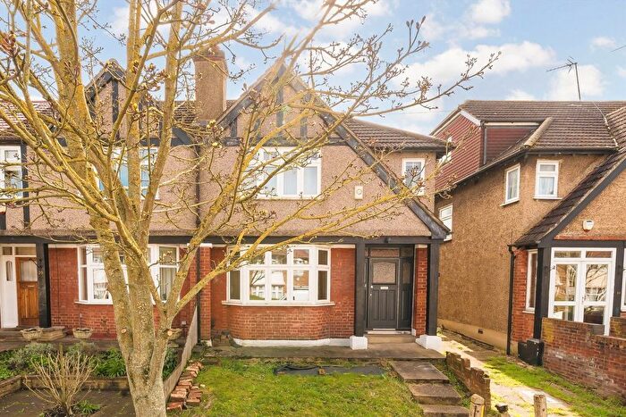 3 Bedroom Property For Sale In Brookbank Avenue, Hanwell, W7