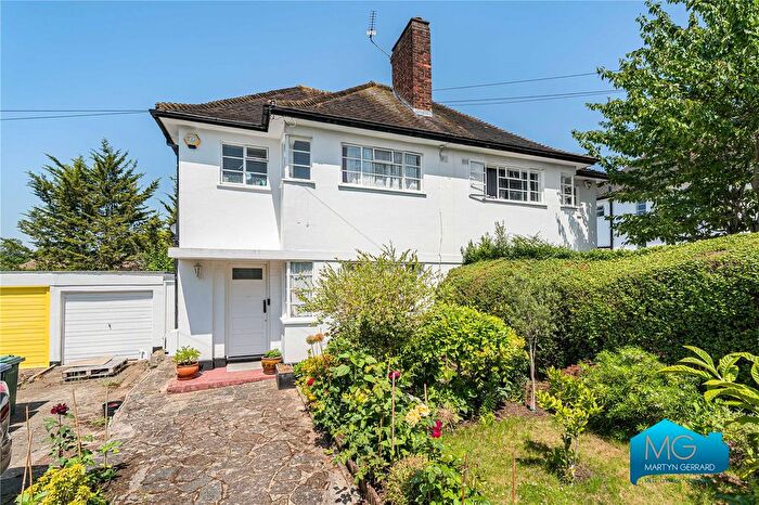 3 Bedroom Semi-Detached House To Rent In Howard Walk, London, N2