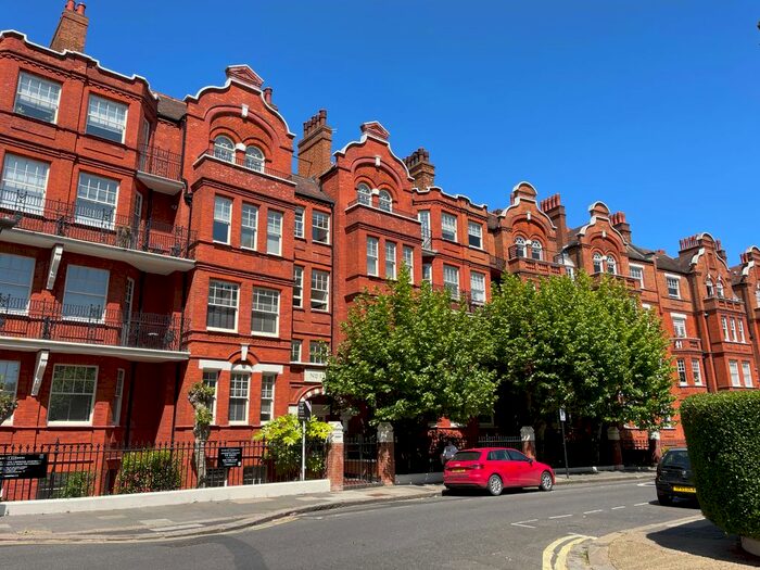 3 Bedroom Flat To Rent In Hamlet Gardens, Hammersmith, London, W6