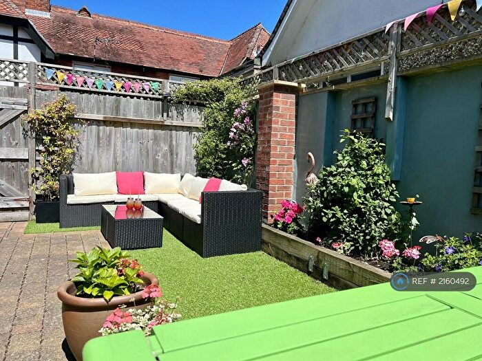 2 Bedroom Detached House To Rent In Highcliffe Mews, Highcliffe, BH23