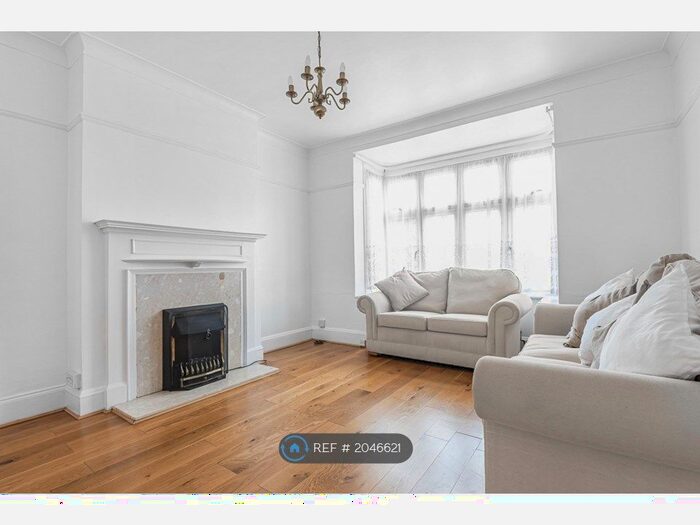 3 Bedroom Semi-Detached House To Rent In Linchmere Road, London, SE12