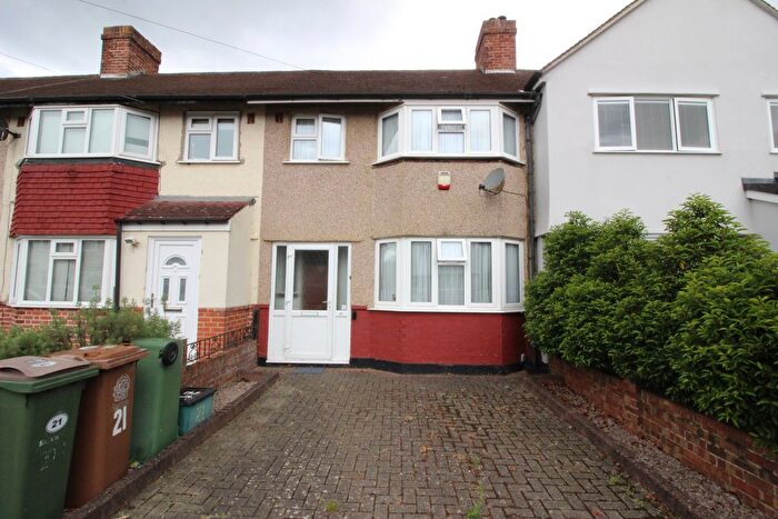 3 Bedroom Terraced House For Sale In Buckland Way, Worcester Park, KT4