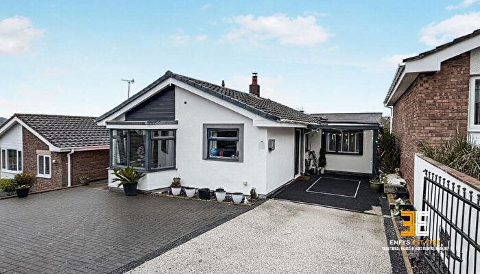 3 Bedroom Detached Bungalow For Sale In Old Highway, Mochdre, LL28
