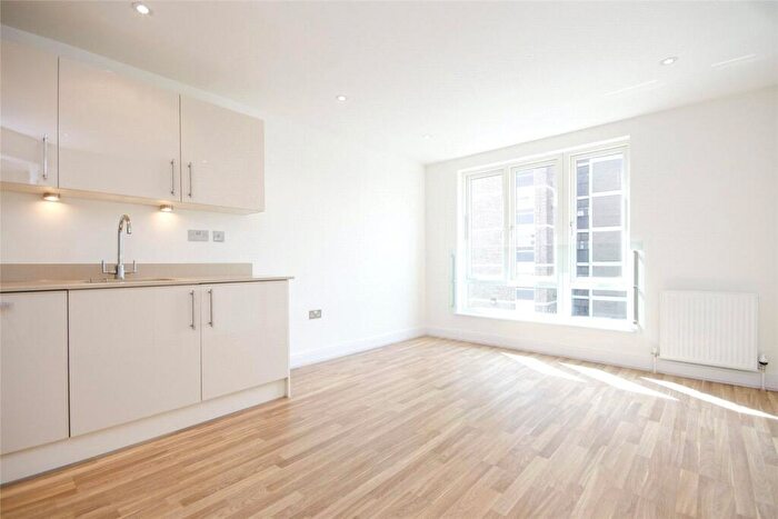 1 Bedroom Flat To Rent In Scriven Street, Haggerston, London, E8