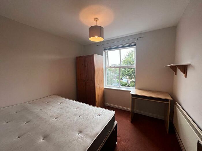 2 Bedroom Flat To Rent In Linen Court, Trinity Riverside, Salford, M3