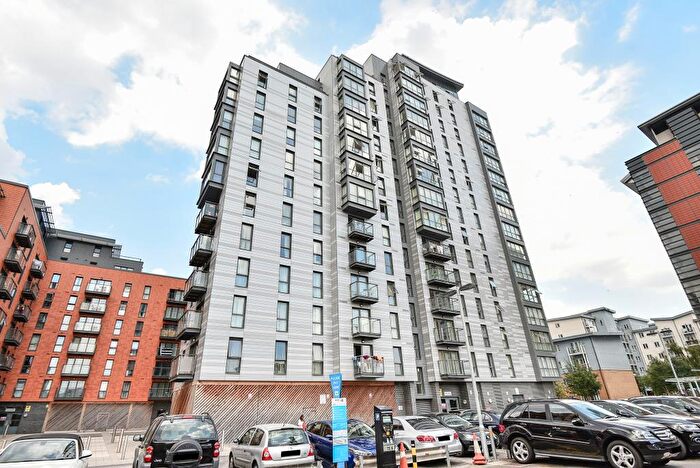 2 Bedroom Apartment To Rent In Lexington Apartments, Railway Terrace, SL2