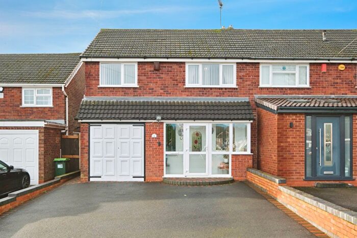 3 Bedroom Semi Detached House For Sale In Baker House Grove, Birmingham, B43
