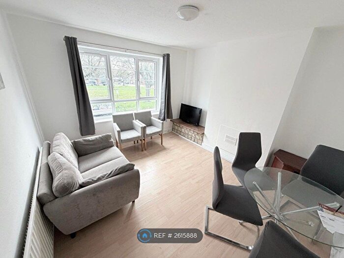 2 Bedroom Flat To Rent In Beverley Drive, Edgware, HA8