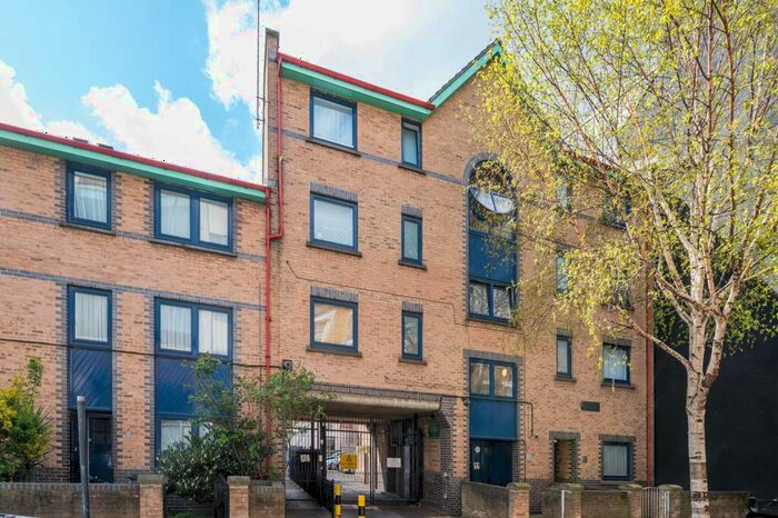 4 Bedroom House To Rent In Princelet Street, Spitalfields, London, E1