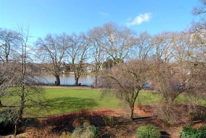 2 Bedroom Flat To Rent In Arun House, Maybate Avenue, KT2