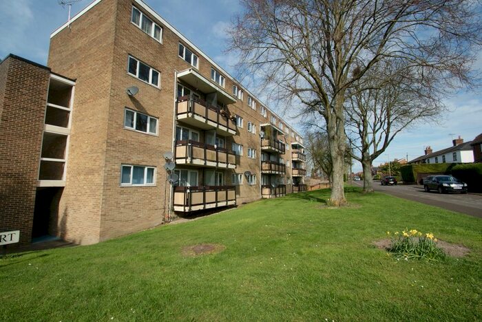 3 Bedroom Flat To Rent In Acre Court, Andover, SP10