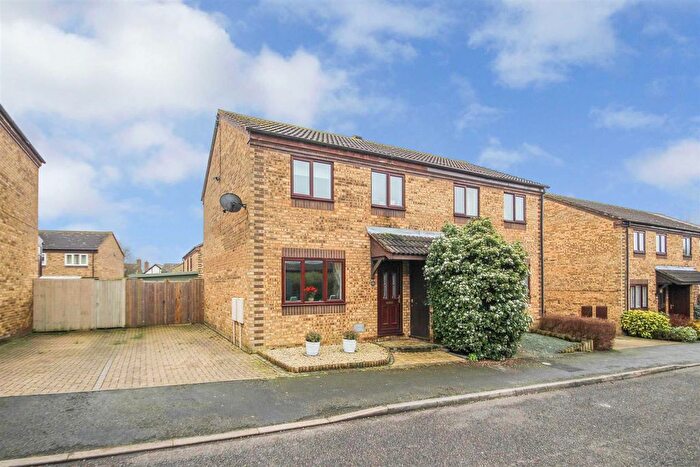 3 Bedroom Semi-Detached House To Rent In Goodwood, Great Holm, MK8