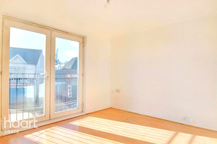 2 Bedroom Flat To Rent In Dunlop Road, Tilbury, RM18