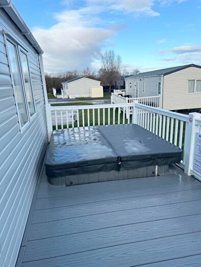 2 Bedroom Park Home For Sale In Sleaford Road, Tattershall, Lincoln, LN4