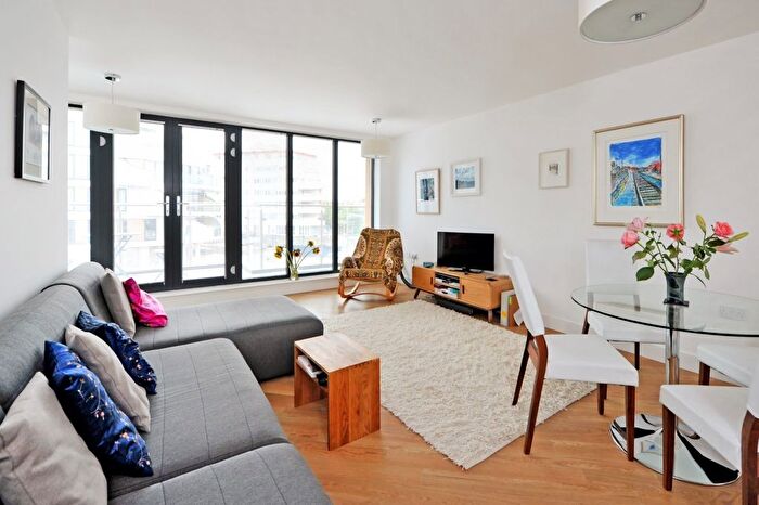 3 Bedroom Flat For Sale In Gasworks Lane, Bristol, BS1