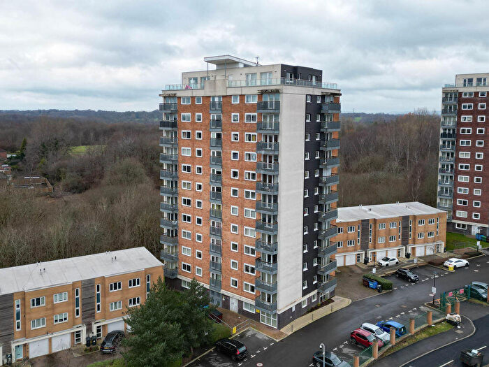 4 Bedroom Flat For Sale In Lakeside Rise, Manchester, M9