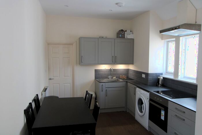 2 Bedroom Flat To Rent In Clifford Avenue, London, SW14
