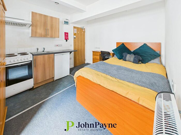 Apartment To Rent In Manor Road, Coventry, West Midlands, CV1