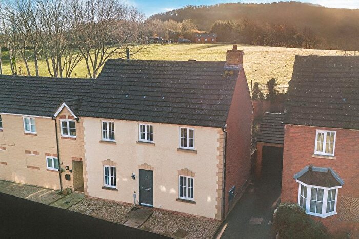 3 Bedroom End Of Terrace House For Sale In Downham View, Dursley, GL11