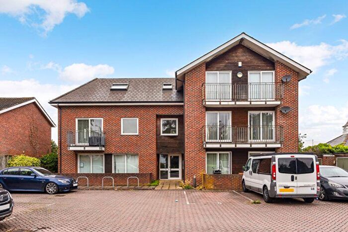 2 Bedroom Flat For Sale In London Road, Waterlooville, PO7