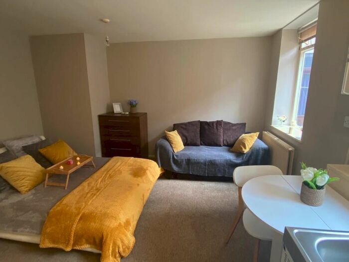 Studio To Rent In C High Town Road, Luton, LU2