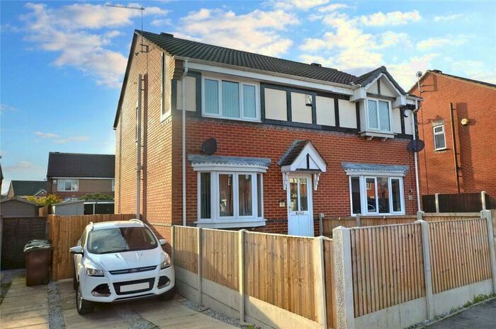 3 Bedroom Semi-Detached House To Rent In Hillthorpe Court, Leeds, West Yorkshire, LS10