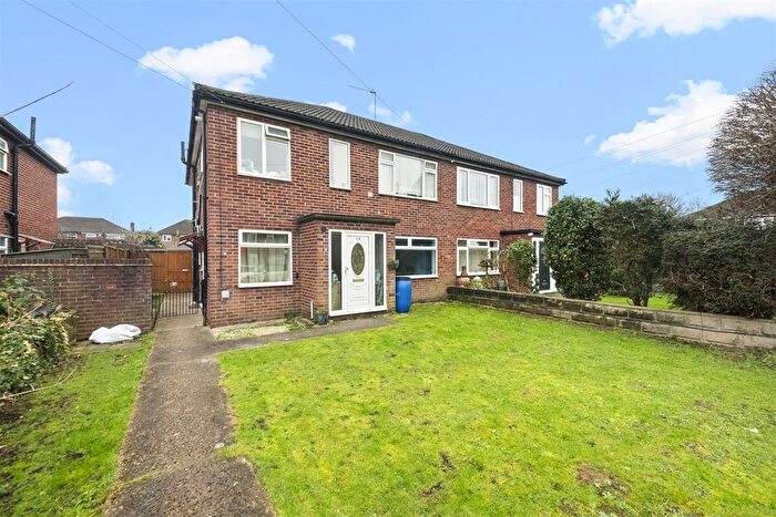 3 Bedroom Maisonette For Sale In Shelley Close, Hayes, UB4