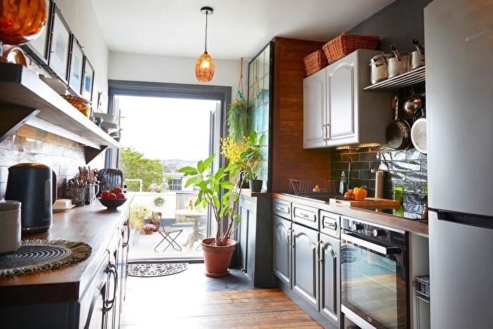 2 Bedroom Flat For Sale In Esplanade, Scarborough, YO11