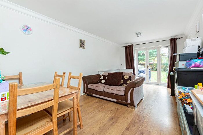1 Bedroom Flat To Rent In Parkside, London, SW19