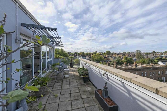 3 Bedroom Flat To Rent In Point Pleasant, London, SW18